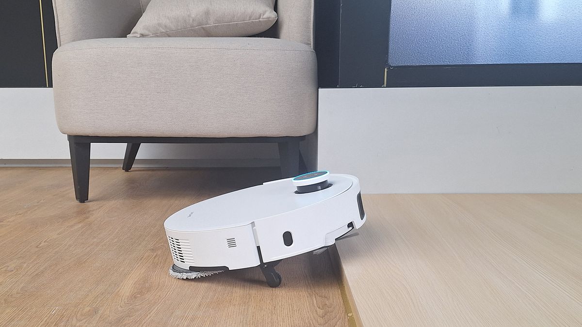 Roborock Saros 10 vs Dreame X50 comparative