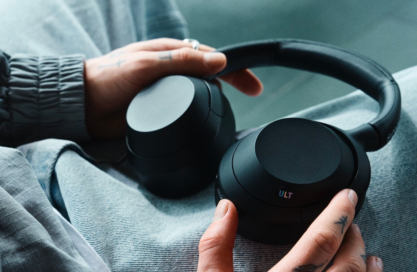 Sony WH-1000XM5 vs ULT Wear differences