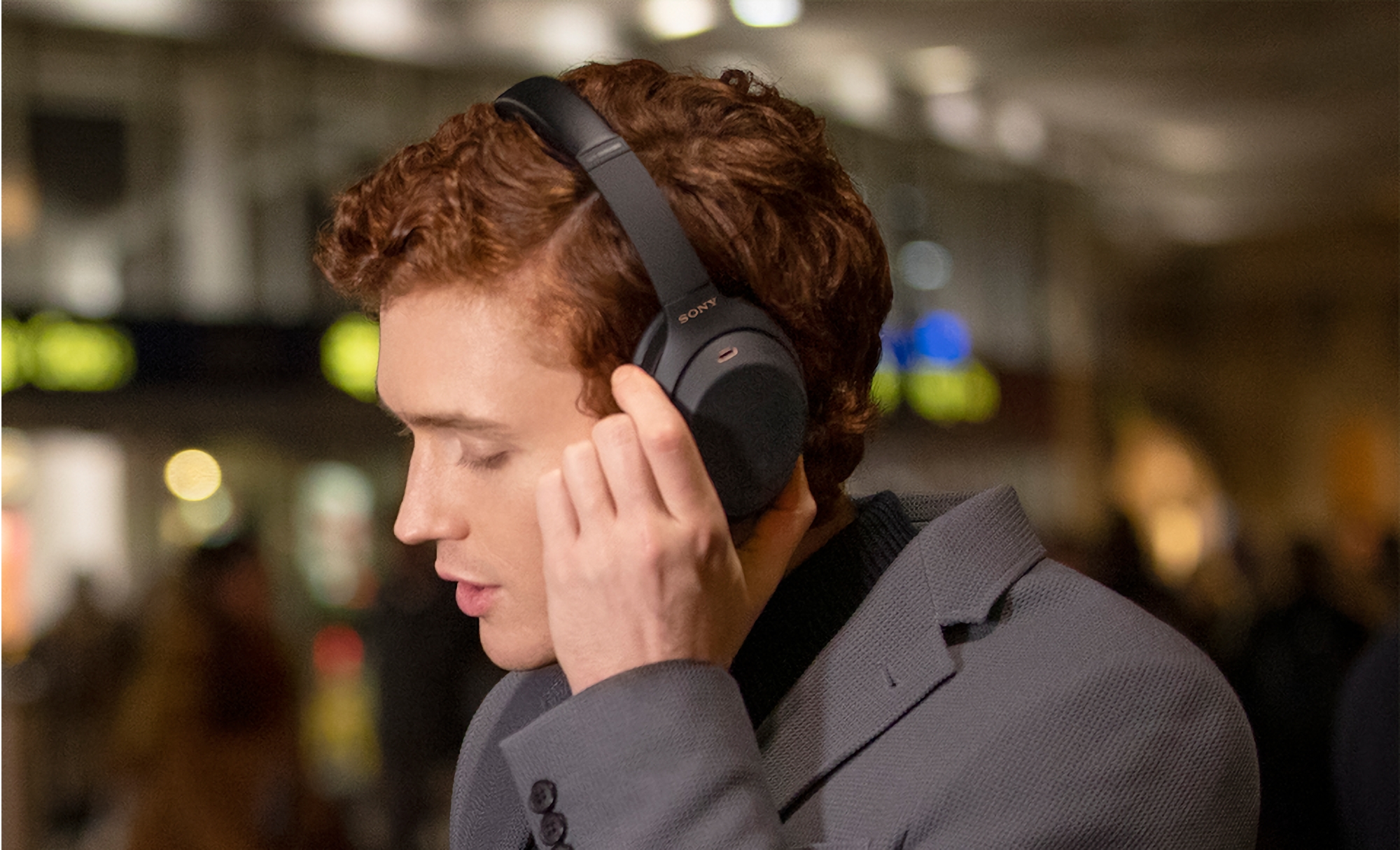 Sony WH-1000XM4 vs Sony WH-CH720N comparative