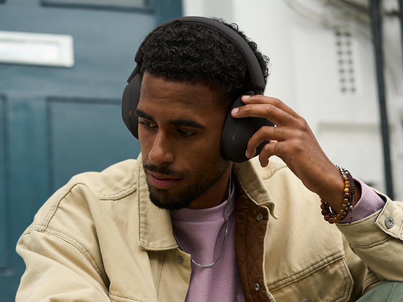 Sony WH-1000XM5 vs ULT Wear difference