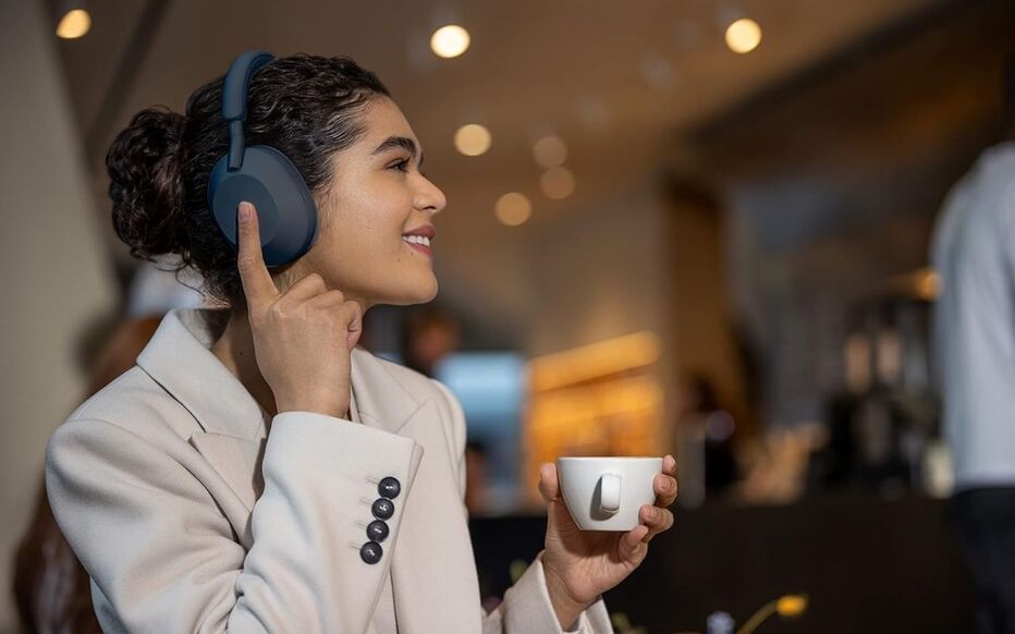 Sony WH-1000XM5 vs ULT Wear comparison